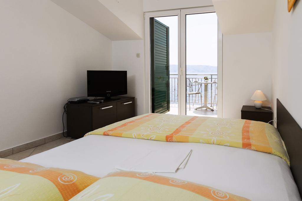 Apartments Vukelic Klenovica Room photo